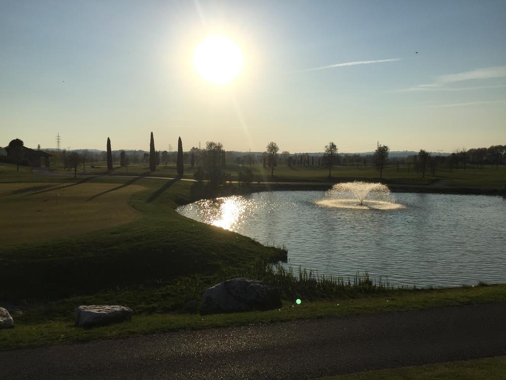 Garda Residence San Vigilio Golf Pozzolengo Bagian luar foto