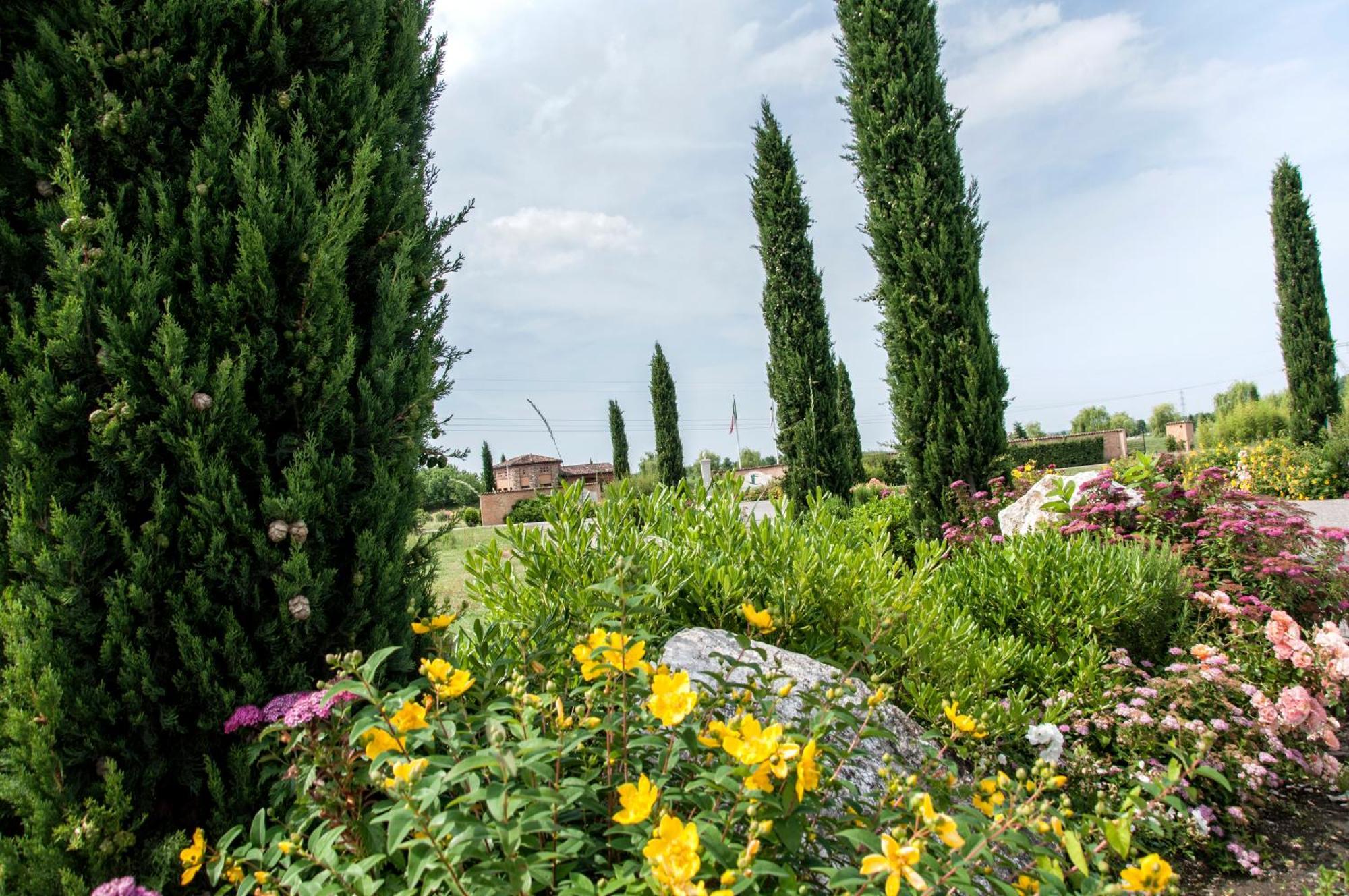Garda Residence San Vigilio Golf Pozzolengo Bagian luar foto