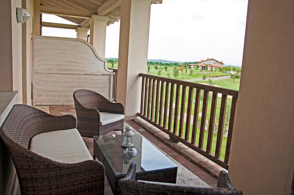 Garda Residence San Vigilio Golf Pozzolengo Bagian luar foto